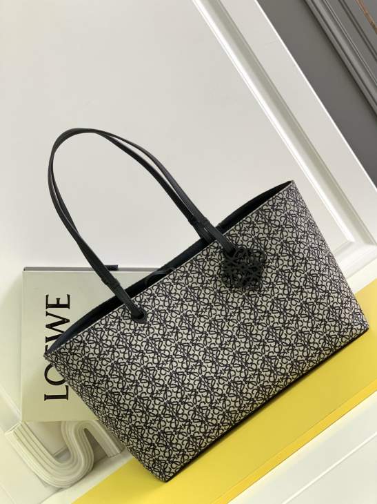 Picture of Loewe Handbags _SKUfw239911494fw